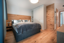 Masterbedroom with bathroom spa en-suite Masterbedroom with bathroom spa en-suite