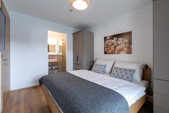 Master bedroom with en-suite bathroom Master bedroom with en-suite bathroom