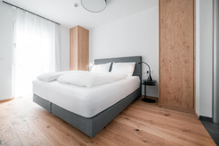 Hauptschlafzimmer mit Bad en suite  Hauptschlafzimmer mit Bad en suite