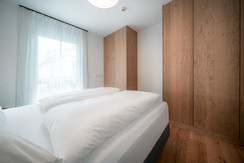 Zweites Schlafzimmer mit gemütlichem Boxspringbett Zweites Schlafzimmer mit gemütlichem Boxspringbett