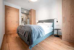 Bedroom with bathroom en-suite Bedroom with bathroom en-suite