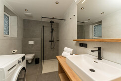 Bathroom 2 with washer-dryer Bathroom 2 with washer-dryer