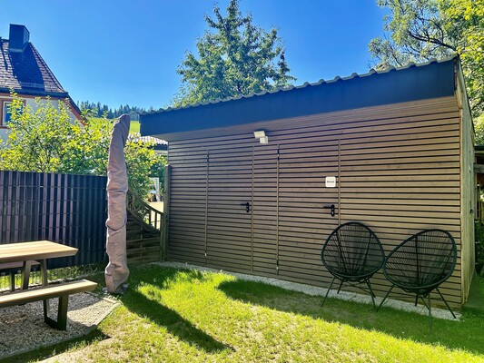 Garden area with seating