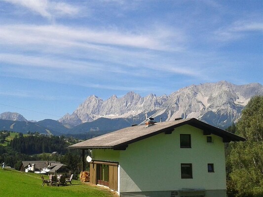 Inmitten grüner Almlandschaft
