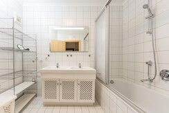 Centro Penthouse Bad mit Wanne Centro Penthouse Bad mit Wanne