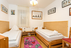 Top 2 bedroom 2 with two single beds Top 2 bedroom 2 with two single beds