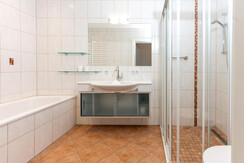 Top 4 bathroom 1 Top 4 bathroom 1