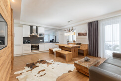 Top 1 bright and spacious eat-in kitchen Top 1 bright and spacious eat-in kitchen