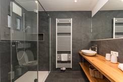 Top 1 bathroom en suite with shower and toilet Top 1 bathroom en suite with shower and toilet