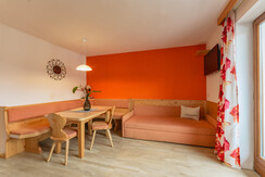 App. Orange Wohn- u. Essbereich App. Orange Wohn- u. Essbereich