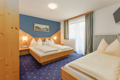 App. Blau Schlafzimmer mit Doppel- und Einzelbett App. Blau Schlafzimmer mit Doppel- und Einzelbett