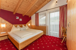 App. Rot Schlafzimmer mit Balkon App. Rot Schlafzimmer mit Balkon