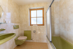 Badezimmer mit Badewanne Badezimmer mit Badewanne