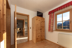 Blick von Schlafzimmer 2 auf Wohnraum Blick von Schlafzimmer 2 auf Wohnraum