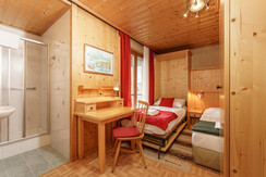 2 single beds with bathroom 2 single beds with bathroom