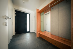 Spacious entrance hall Spacious entrance hall
