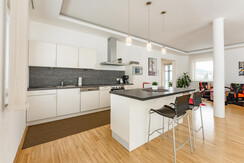 Penthouse kitchenette with breakfast bar Penthouse kitchenette with breakfast bar