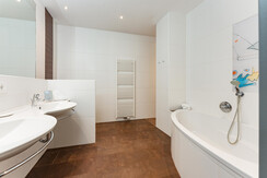 Penthouse bathroom 3 bath tub Penthouse bathroom 3 bath tub