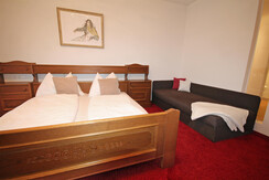 Green - Separate bedroom for 3 people Green - Separate bedroom for 3 people
