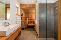 in totsal three bathrooms in totsal three bathrooms