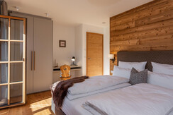 in total five bedrooms  in total five bedrooms
