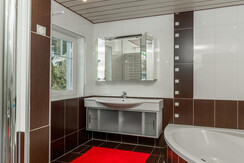 Badezimmer 2 mit großer Eckbadewanne Badezimmer 2 mit großer Eckbadewanne