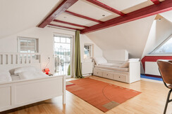 Schlafzimmer mit Doppelbett und ausziehbaren Bett Schlafzimmer mit Doppelbett und ausziehbaren Bett