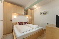 A8 - Bedroom with double bed A8 - Bedroom with double bed