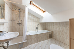 Top 4 bathroom 1 Top 4 bathroom 1
