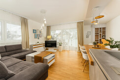 Top 4 - Wohnraum mit TV und Terrasse Top 4 - Wohnraum mit TV und Terrasse