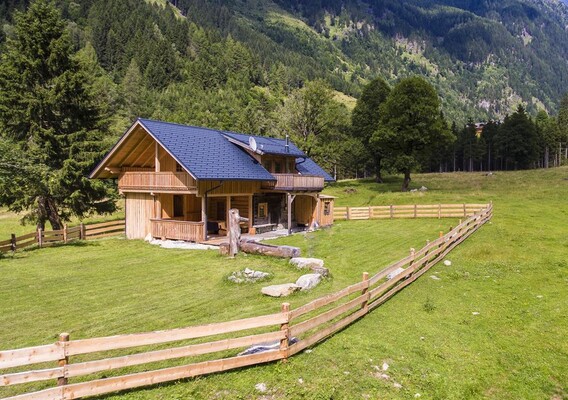 Stangllehen Hütte in summer