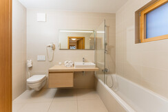Typ Dachstein-Basic_3.07_Badezimmer_Wanne Typ Dachstein-Basic_3.07_Badezimmer_Wanne