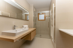 Typ 2B Osten Hochwurzen_Badezimmer_Dusche Typ 2B Osten Hochwurzen_Badezimmer_Dusche