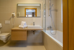 Typ 2B Osten Hochwurzen_Badezimmer_Wanne Typ 2B Osten Hochwurzen_Badezimmer_Wanne