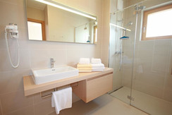 Typ 2 B East- 7 Personen_ Bath with shower Typ 2 B East- 7 Personen_ Bath with shower