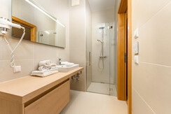 Typ Penthouse Hochwurzen_Badezimmer_Dusche Typ Penthouse Hochwurzen_Badezimmer_Dusche