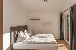 Hauptschlafzimmer mit direktem Balkon Zugnag Hauptschlafzimmer mit direktem Balkon Zugnag