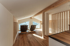 Galerie mit Lounge Möbel und Schlafmöglichkeiten Galerie mit Lounge Möbel und Schlafmöglichkeiten