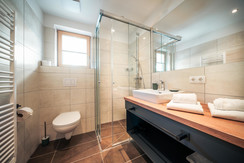 Badezimmer mit Dusche Badezimmer mit Dusche
