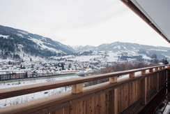 Balkon mit Blick auf die Berge Balkon mit Blick auf die Berge
