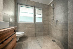 Badezimmer 2 im Obergeschoss Badezimmer 2 im Obergeschoss